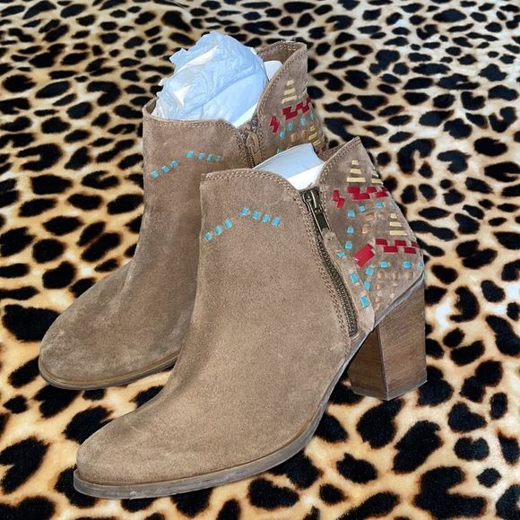 •NAUGHTY MONKEY• NWOB brown Aztec/tribal ankle print booties - Picture 10 of 10